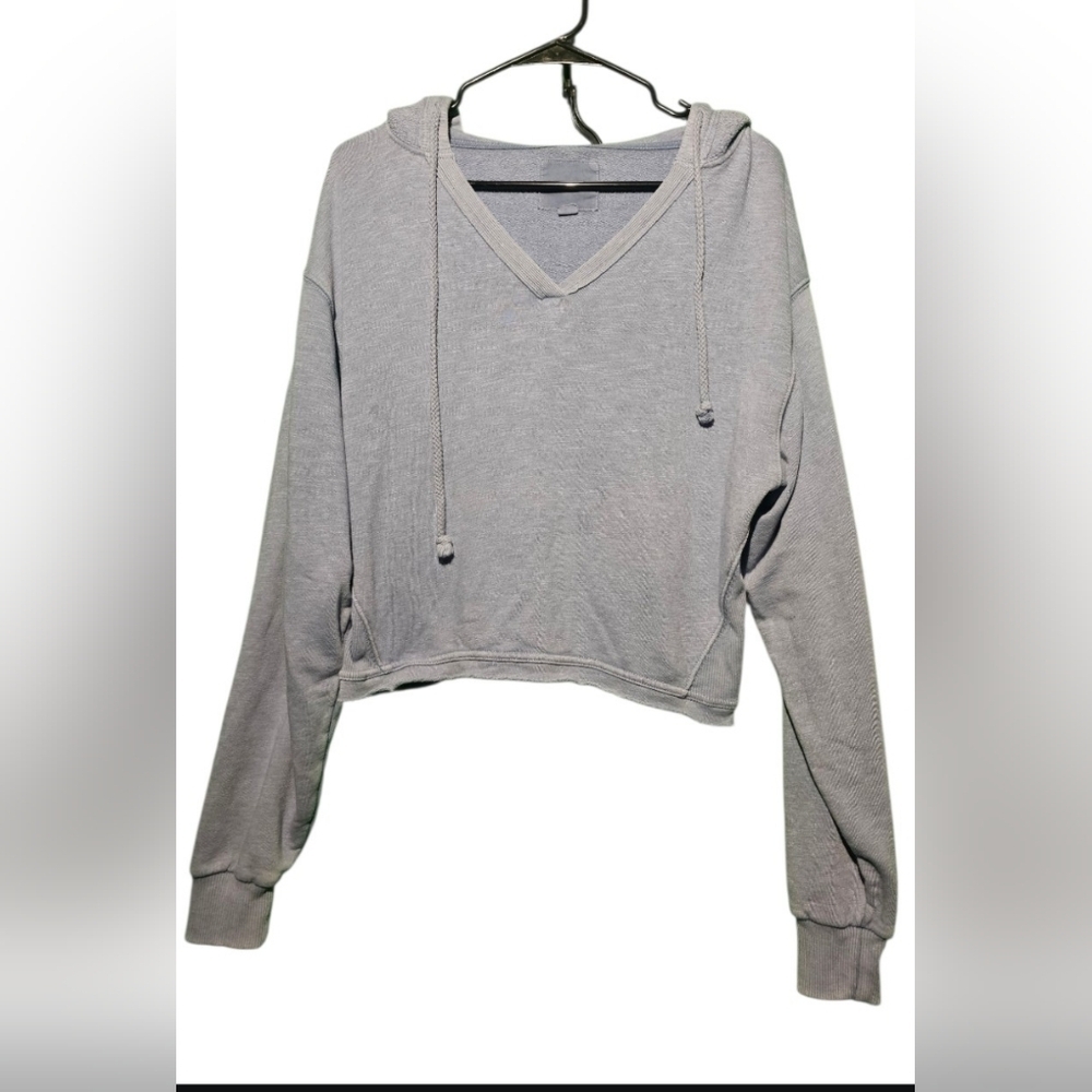 American Eagle Outfitters Light Blue V-Neck Hoodie EUC Size Medium 22 PTP